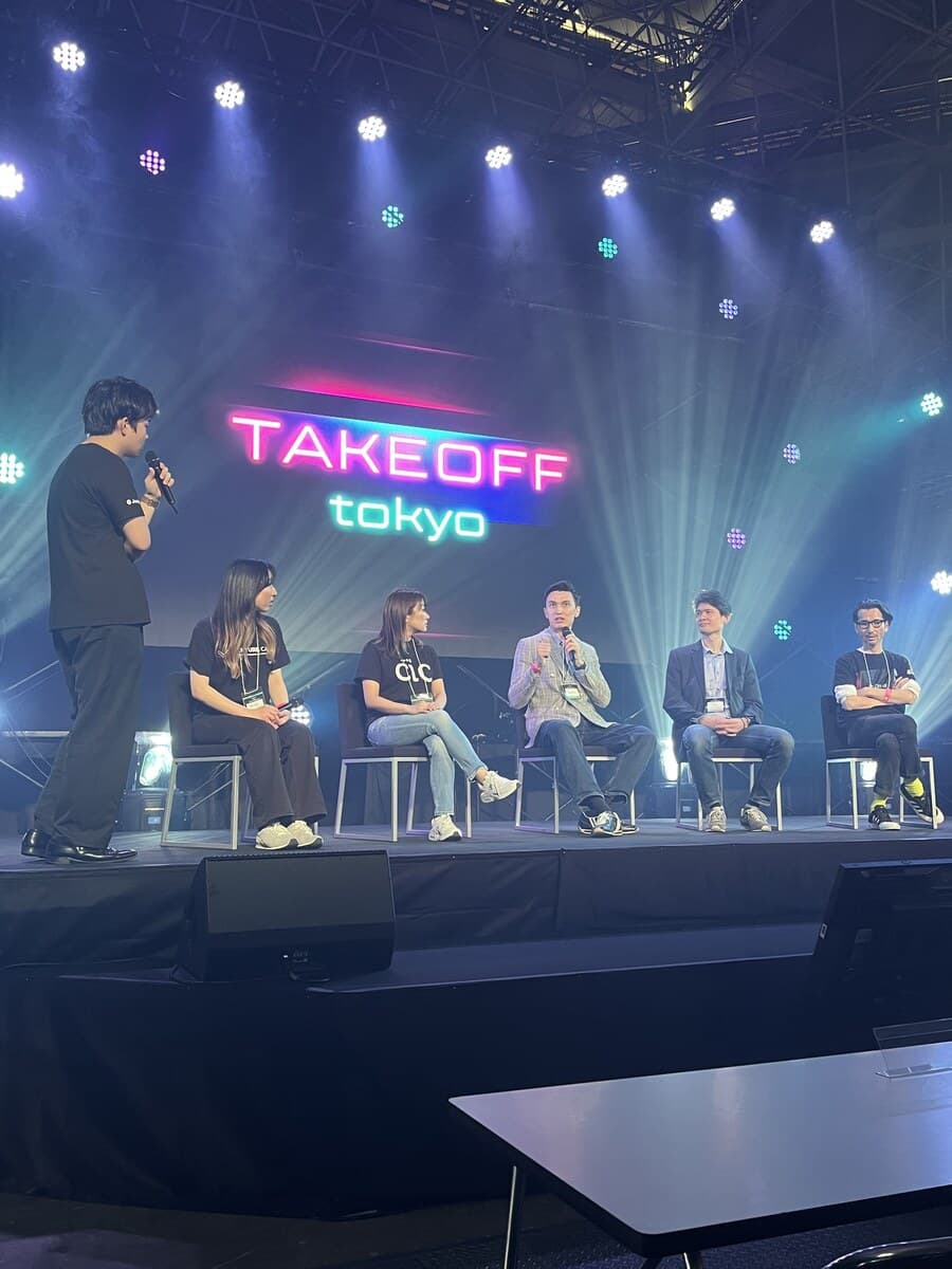 Yerzhan Karatayev speaking on a Takeoff Tokyo panel